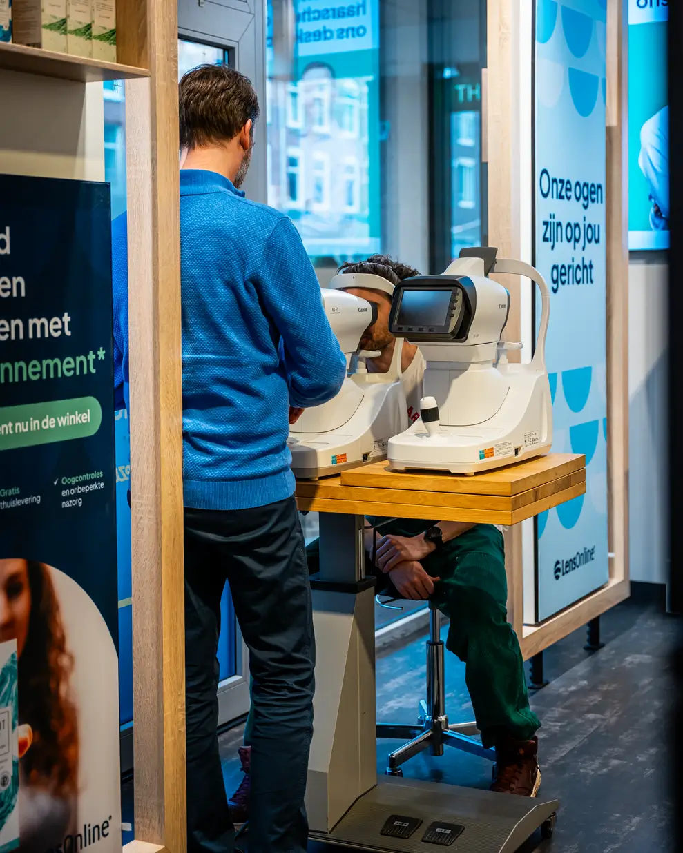 Oogmeting bij Teeling Optiek voor klachten zoals flitsen of wazig zien