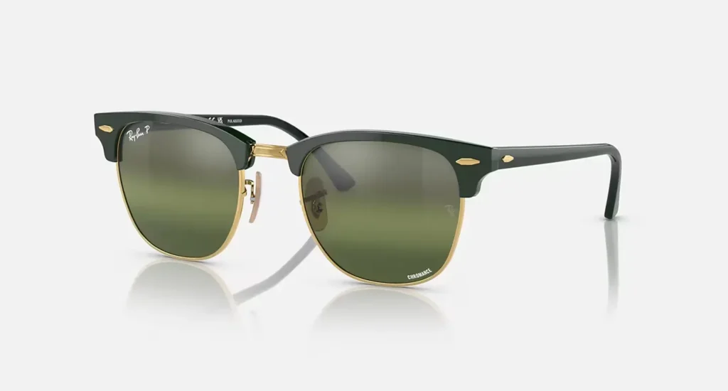 Klassieke Ray-Ban Clubmaster met groene glazen bij Teeling Optiek Amsterdam.
